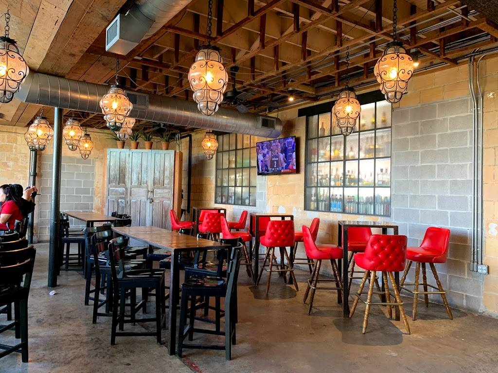 La Grange | restaurant | 2517 Ralph St, Houston, TX 77006, USA | 8329624745 OR +1 832-962-4745