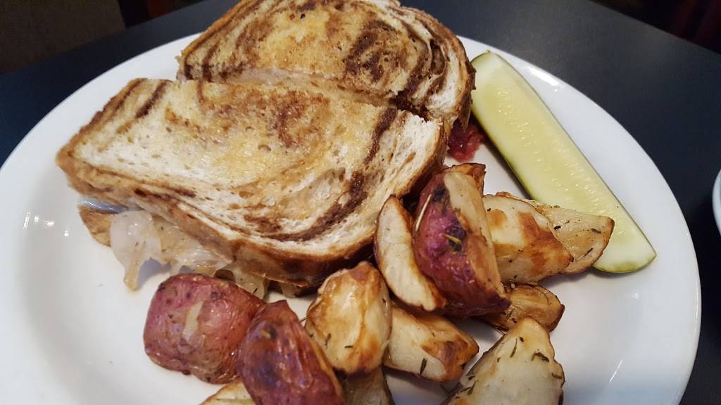 Hoffman House | restaurant | 7550 E State St, Rockford, IL 61108, USA | 8153975800 OR +1 815-397-5800