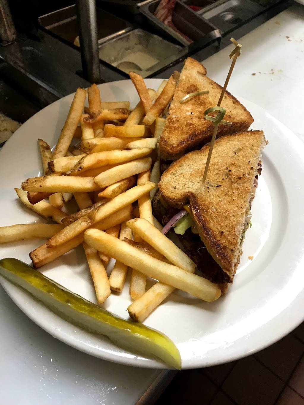 McMahons Public House | restaurant | 39 5th Ave, Brooklyn, NY 11217, USA | 7182304549 OR +1 718-230-4549