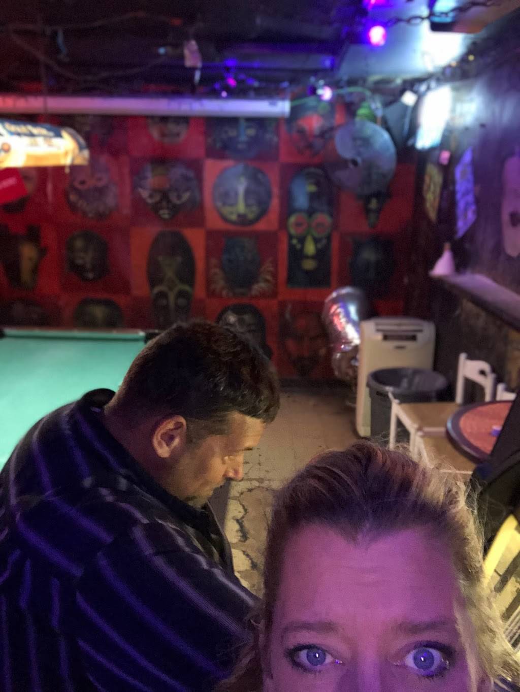 LOLAS Bar & Grill | restaurant | 325 W State St, Potomac, IL 61865, USA | 2179876588 OR +1 217-987-6588