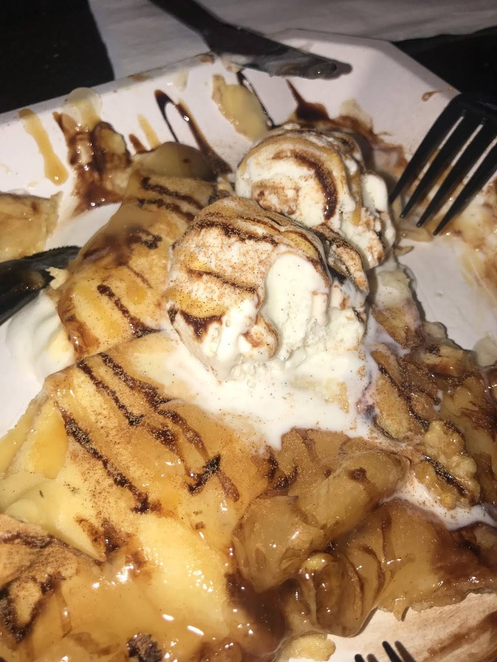 Le Crave of Waterford | restaurant | 861 N Alafaya Trail, Orlando, FL 32828, USA | 4074427373 OR +1 407-442-7373