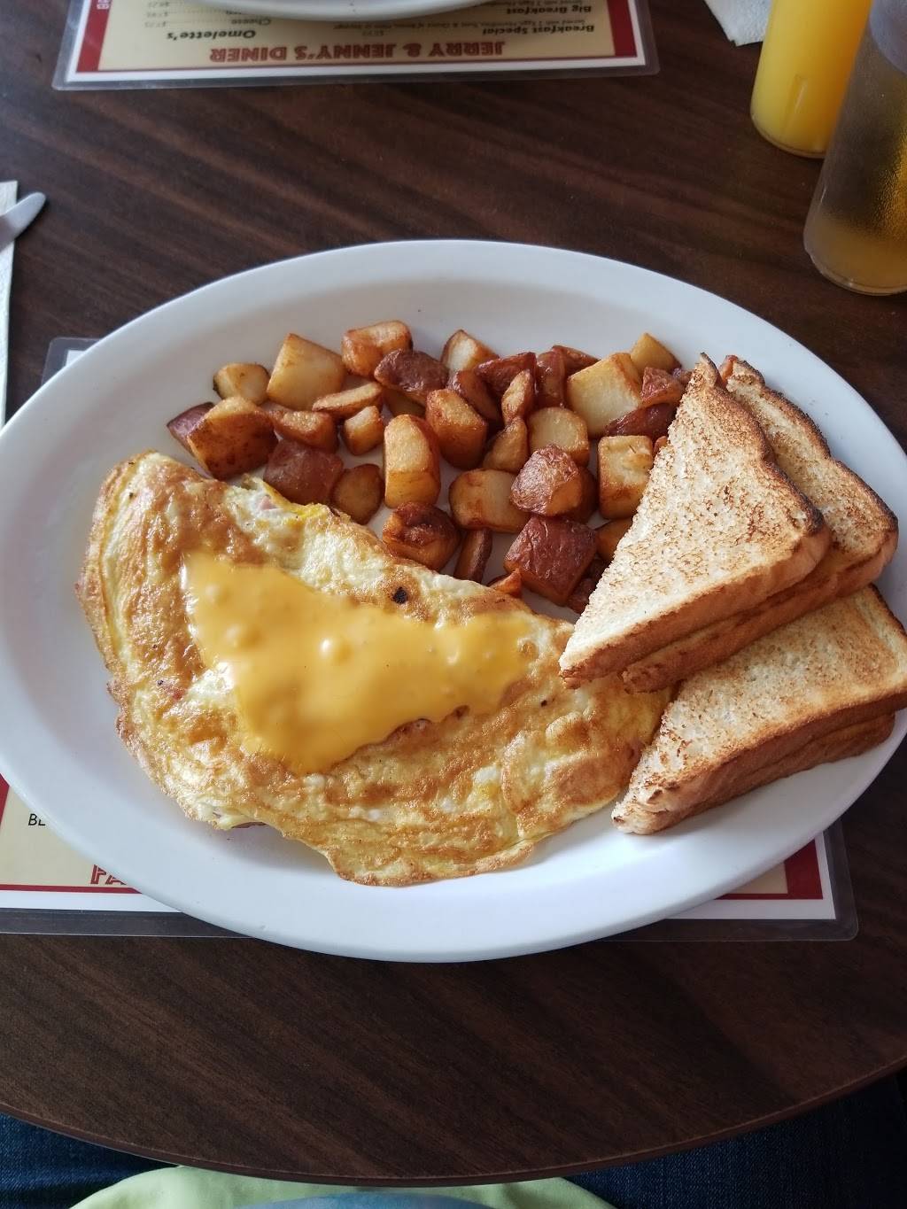 Jerry and Jennys Diner | restaurant | 11256 Tecumseh Rd E, Windsor, ON N8R 1A8, Canada | 5197351313 OR +1 519-735-1313