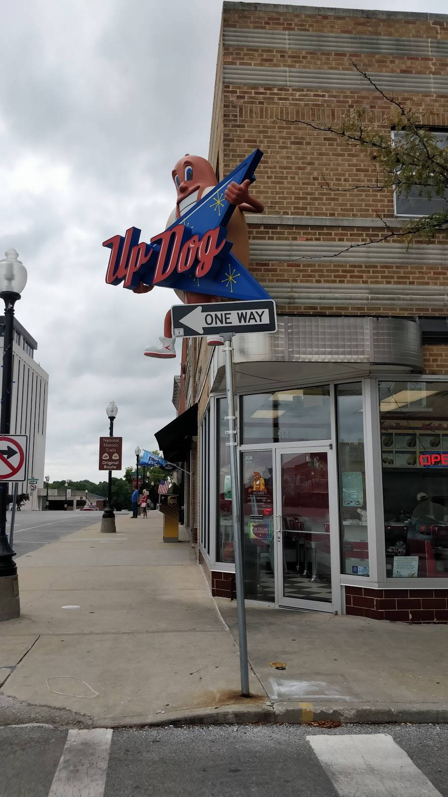Up Dog | restaurant | 114 N Liberty St, Independence, MO 64050, USA | 8168362900 OR +1 816-836-2900
