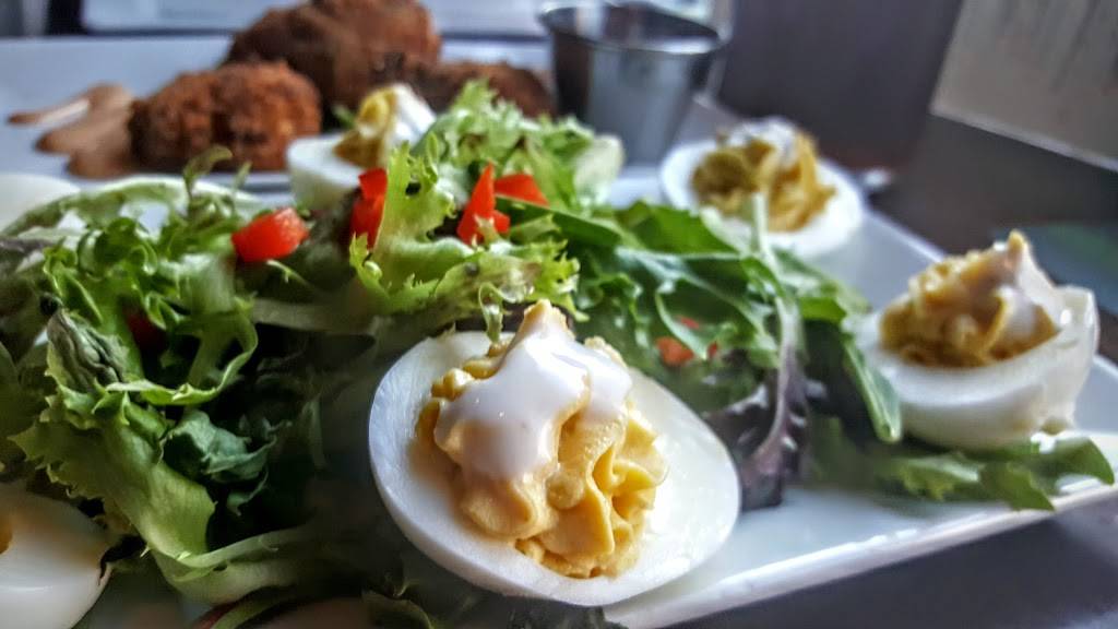 The Social Bar + Kitchen | restaurant | 208 Bank St, New London, CT 06320, USA | 8604426900 OR +1 860-442-6900