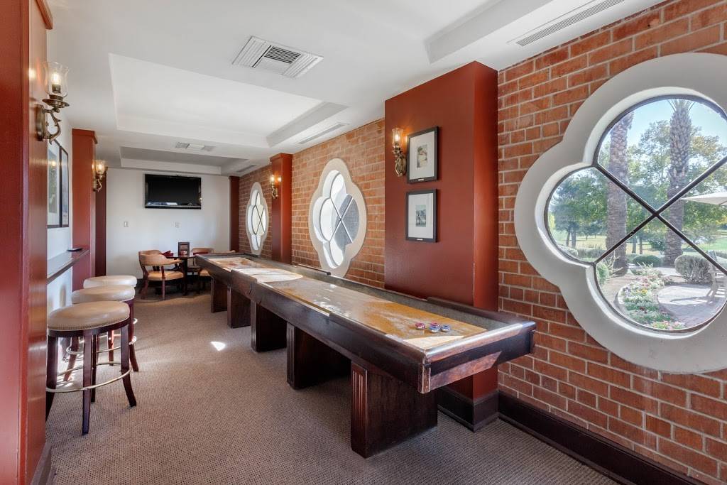 Legends Bar & Grill | restaurant | 2727 W Club Dr, Tucson, AZ 85742, USA | 5208772378 OR +1 520-877-2378