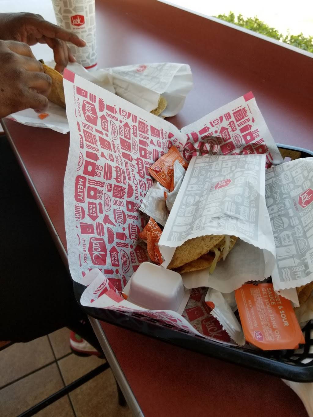 Jack in the Box | restaurant | 1242 Hampton Ave, St. Louis, MO 63139, USA | 3146442547 OR +1 314-644-2547