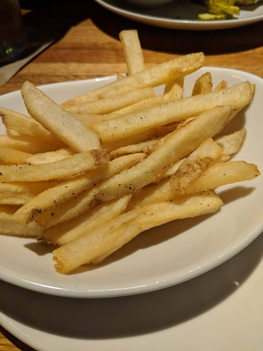 Applebees Grill + Bar | restaurant | 300 Riverside Center, Utica, NY 13502, USA | 3157350421 OR +1 315-735-0421