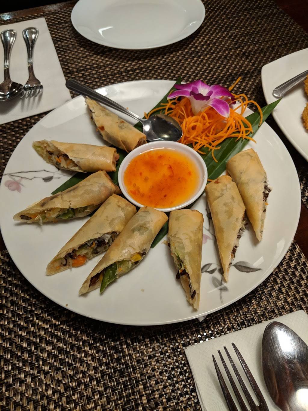 Bangkok Garden Thai Cuisine & Sushi Bar | restaurant | 119 N 1st St, Dixon, CA 95620, USA | 7076933331 OR +1 707-693-3331