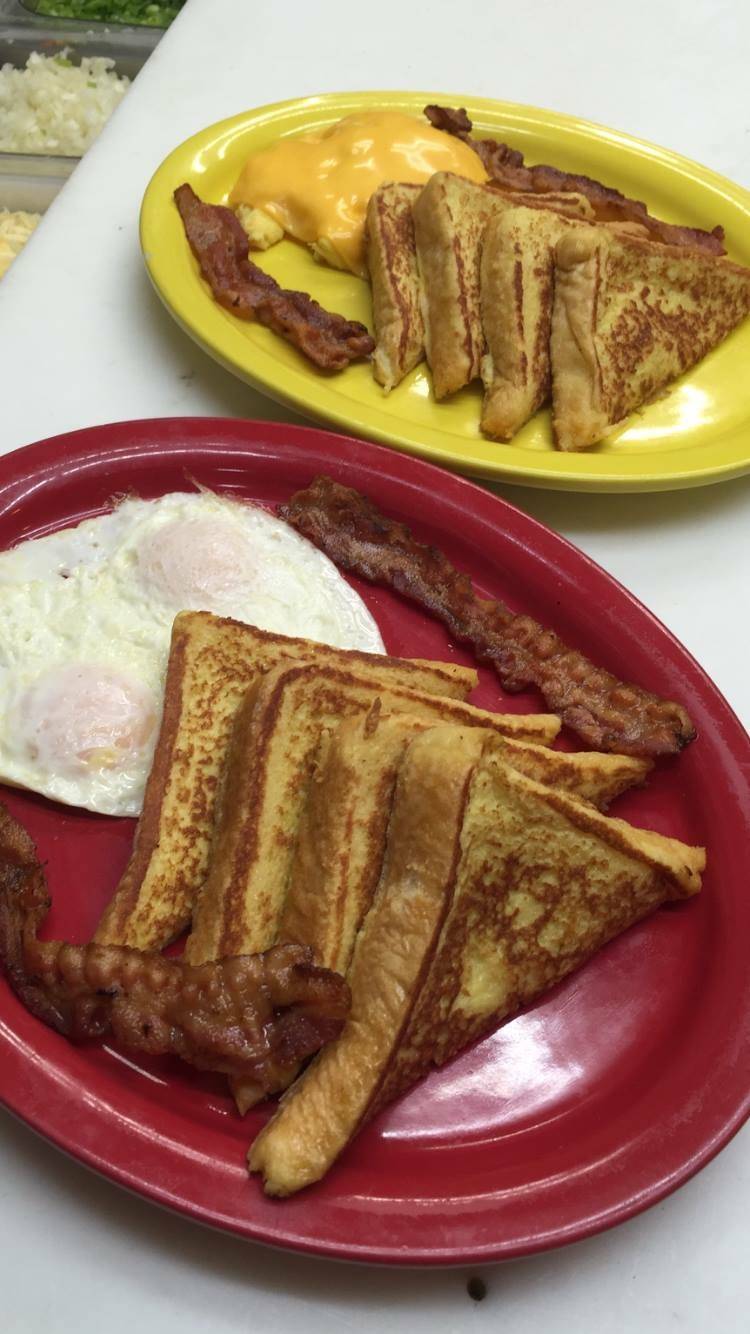 Esmeraldas Pancake House | restaurant | 204 Rickey Rd, Monticello, IN 47960, USA | 5745836361 OR +1 574-583-6361