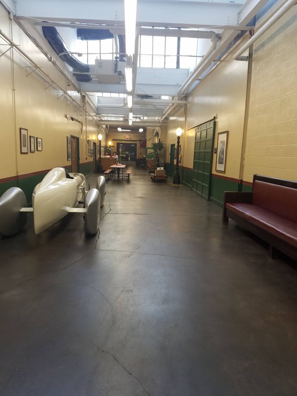 Bearcats Bar & Grill Restaurant | restaurant | 1045 N Senate Ave, Indianapolis, IN 46202, USA | 3176023509 OR +1 317-602-3509