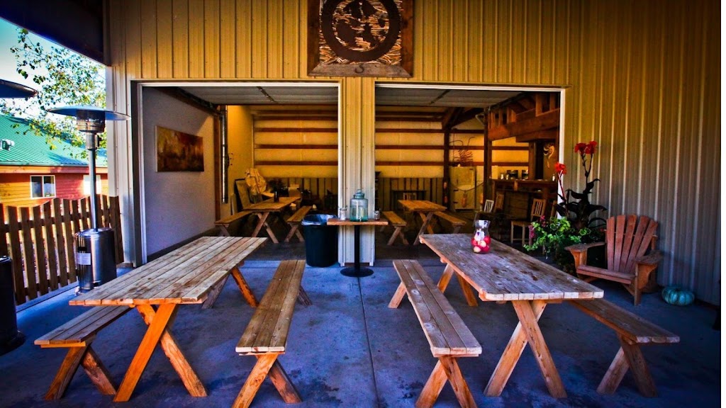 Island Hoppin Brewery | restaurant | 33 Hope Ln, Eastsound, WA 98245, USA | 3603766079 OR +1 360-376-6079