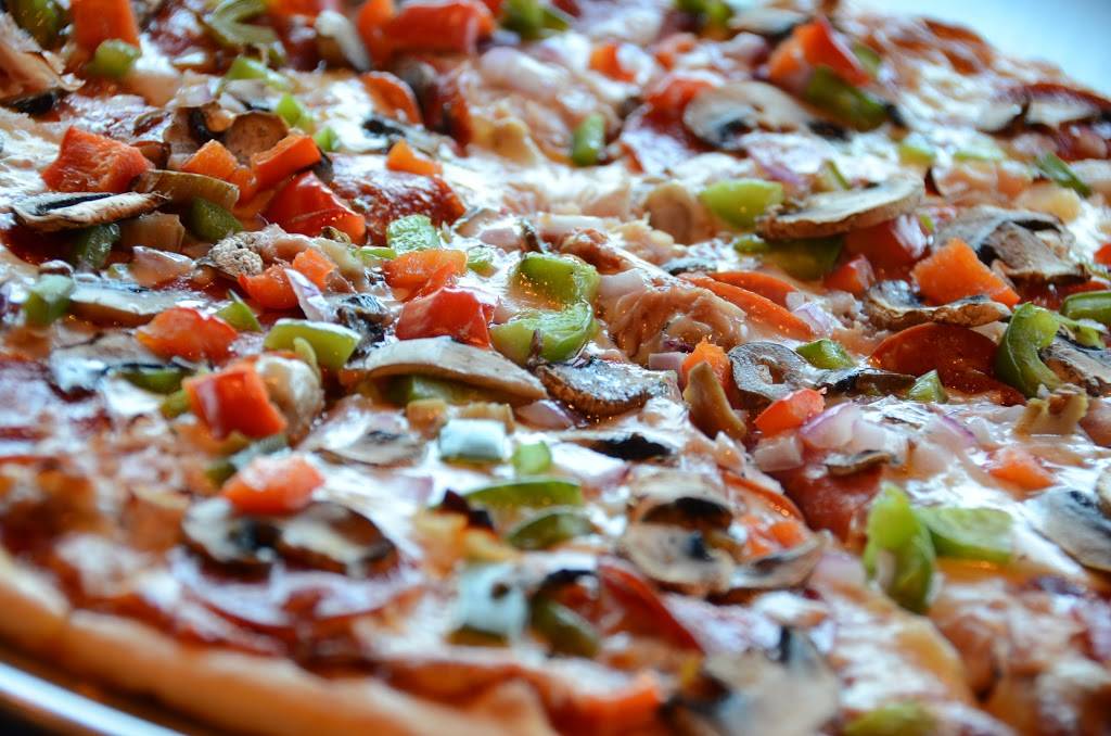 Sal Vitales Italian Restaurant and Pizzeria | meal takeaway | 1010 Park Ave, Muscatine, IA 52761, USA | 5632648259 OR +1 563-264-8259