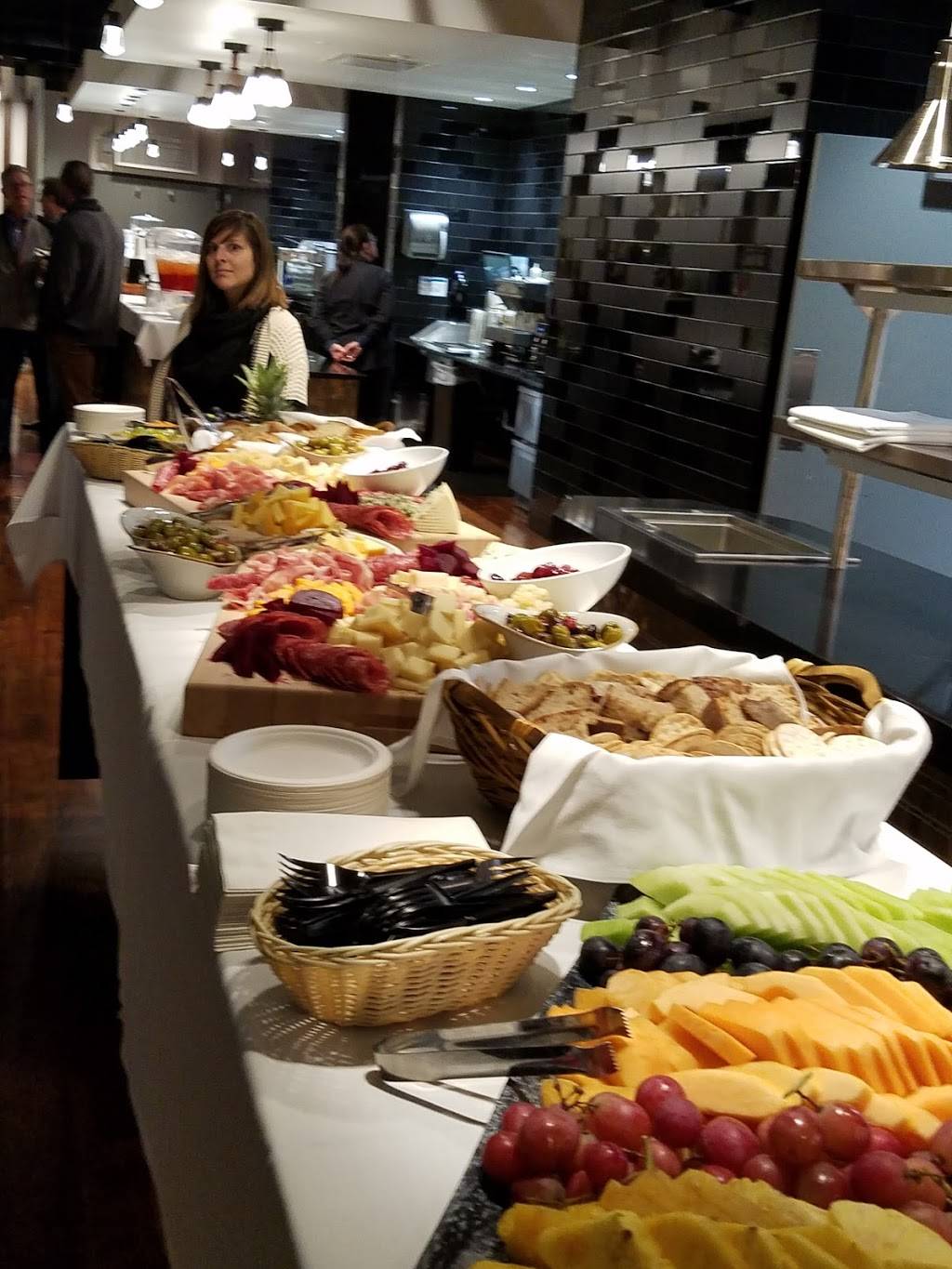 Broadmoor Bistro @ The Center for Academic Achievement | restaurant | 8200 W 71st St, Overland Park, KS 66204, USA | 9139939752 OR +1 913-993-9752