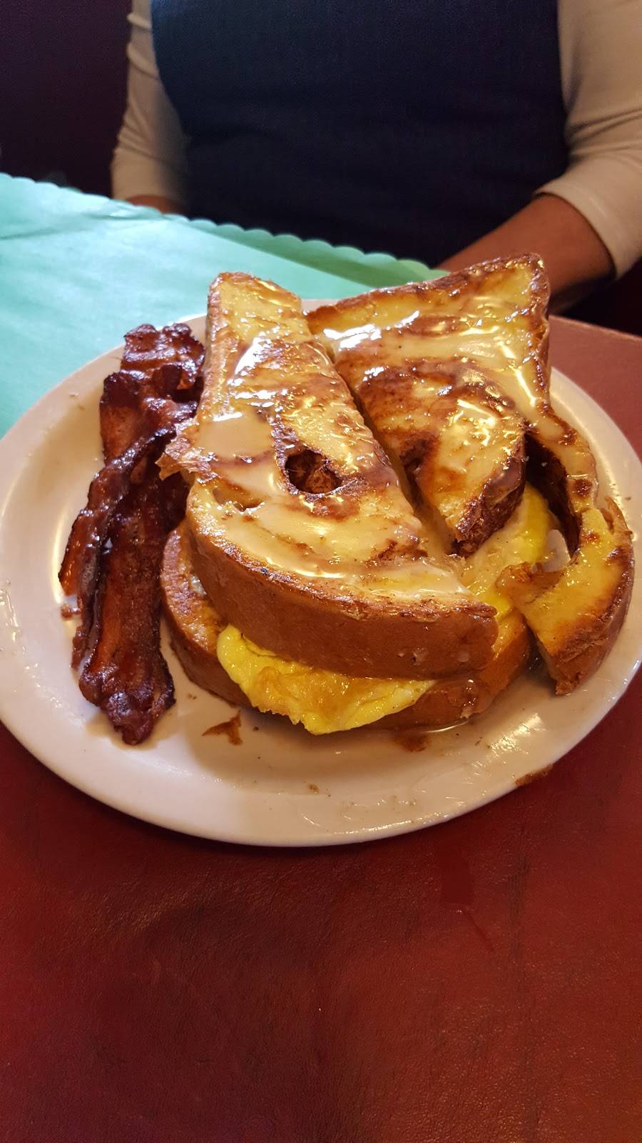 Donnas Cafe | restaurant | 5942 Rome-Taberg Rd, Rome, NY 13440, USA | 3153365682 OR +1 315-336-5682