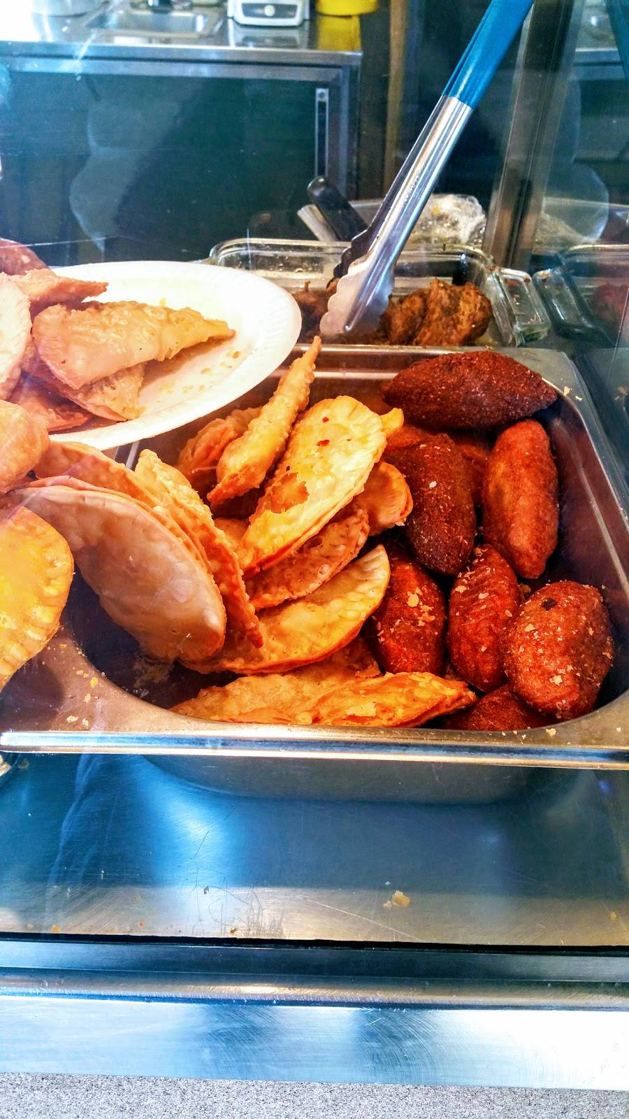 Villamar Caribbean Restaurant | restaurant | 31 White St, Haverhill, MA 01830, USA | 9783734090 OR +1 978-373-4090