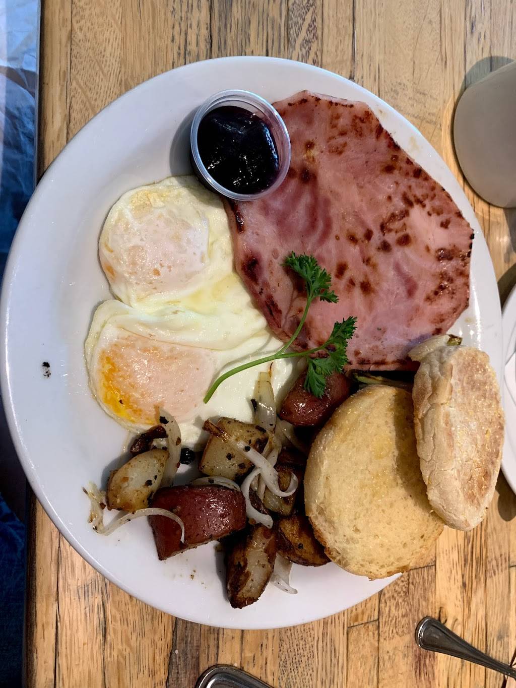 Trailside Café & Beer Garden | restaurant | 3 Del Fino Pl, Carmel Valley, CA 93924, USA | 8312987453 OR +1 831-298-7453