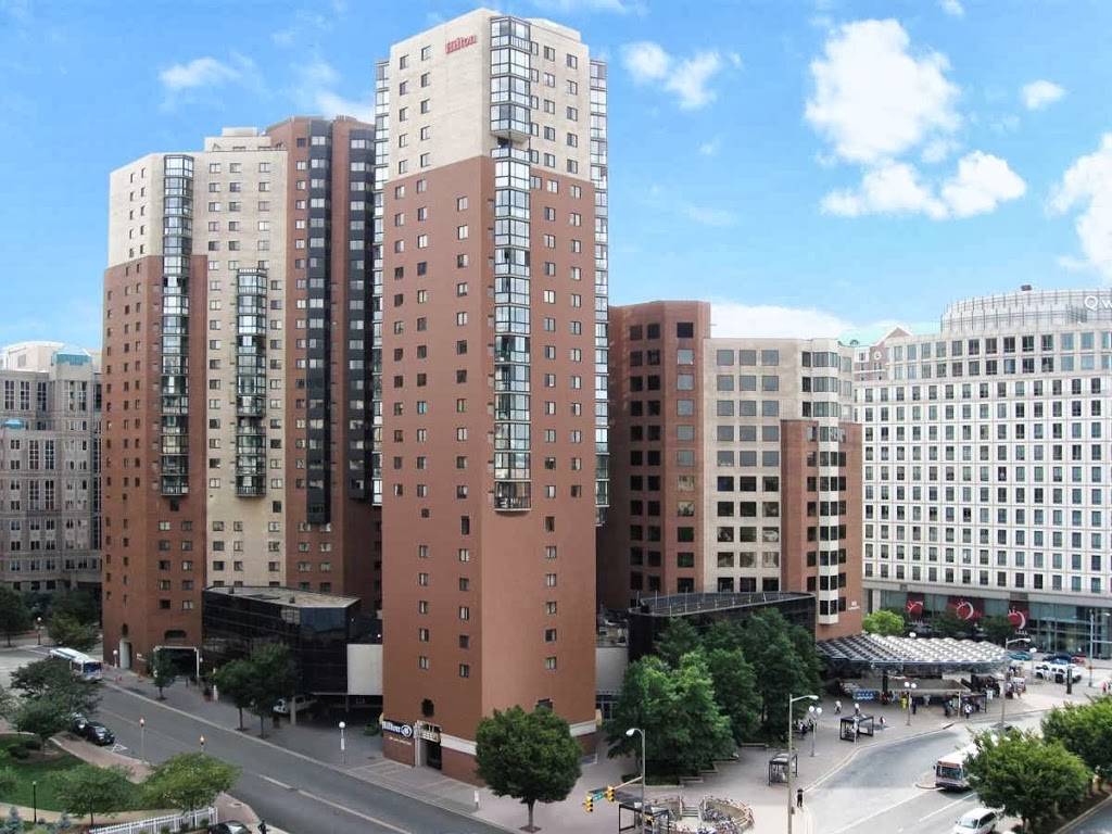 Dan and Brads | restaurant | 950 N Stafford St, Arlington, VA 22203, USA | 7038125114 OR +1 703-812-5114