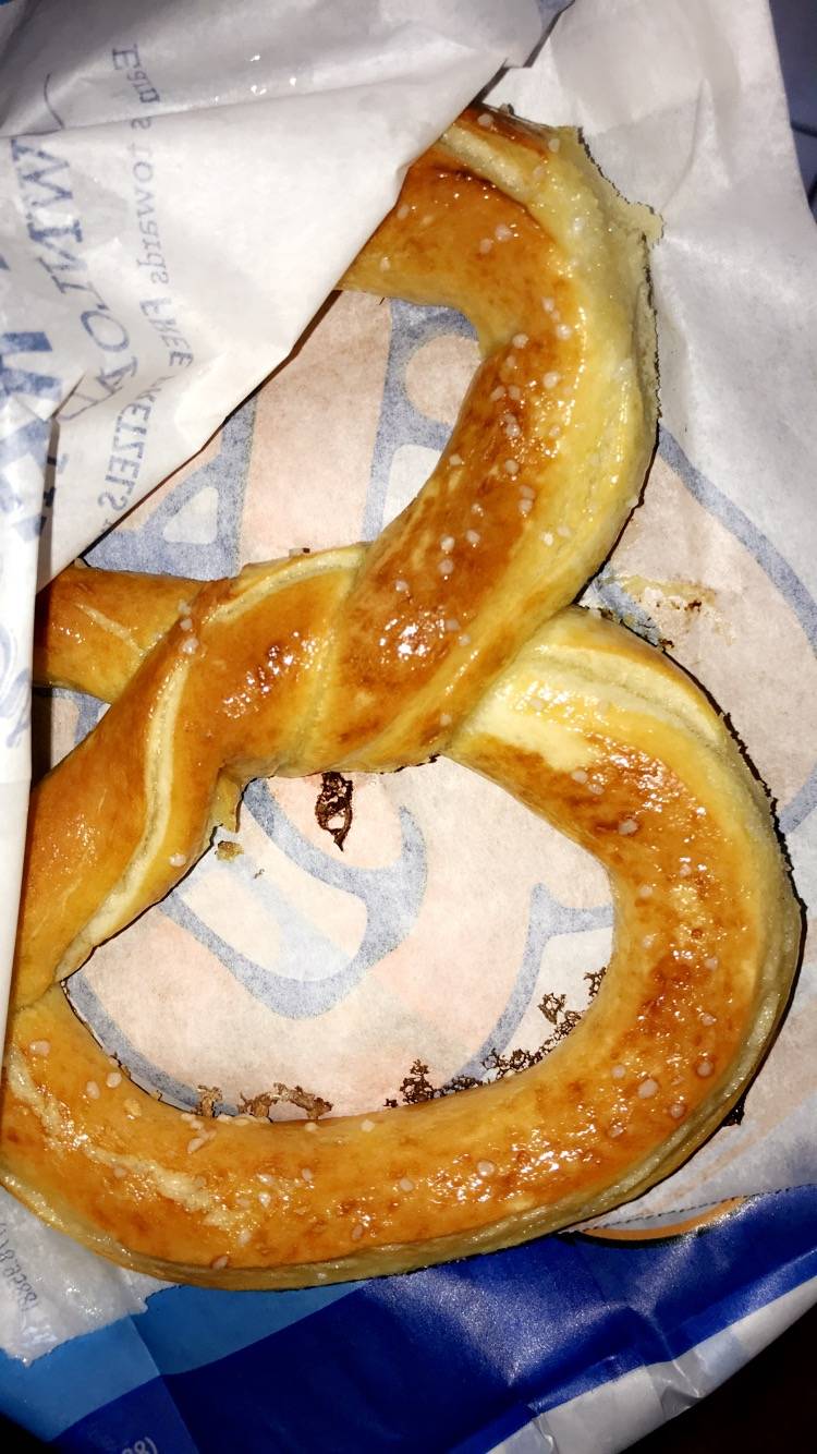 Auntie Annes | cafe | 3340 Mall Loop Dr spc 9035, Joliet, IL 60431, USA | 8152540408 OR +1 815-254-0408