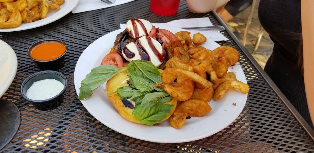 California Burger Company | restaurant | 1001 Heavenly Village Way #2b, South Lake Tahoe, CA 96150, USA | 5303148404 OR +1 530-314-8404