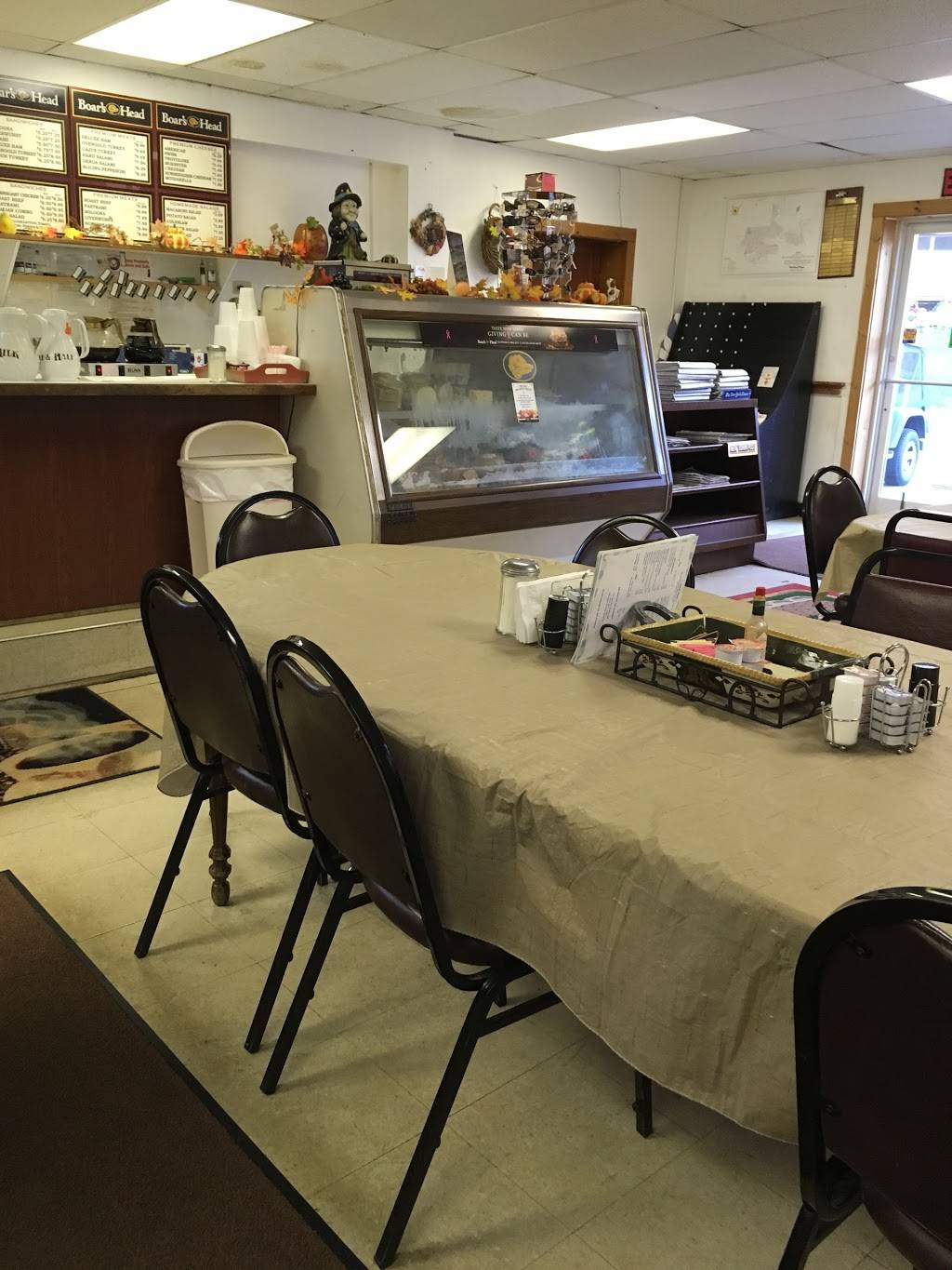 Yulan Country Store | restaurant | 218 Airport Rd, Yulan, NY 12792, USA | 8455570425 OR +1 845-557-0425