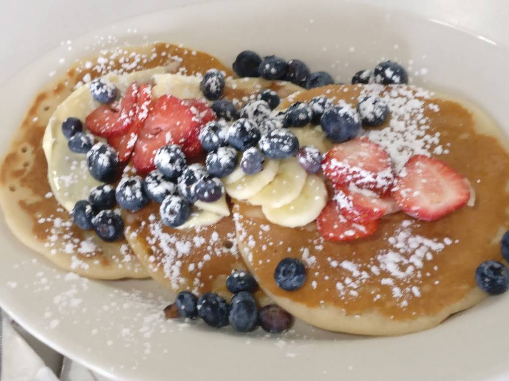 Airport Diner | restaurant | 10 Furlong Dr, Revere, MA 02151, USA | 7812893979 OR +1 781-289-3979