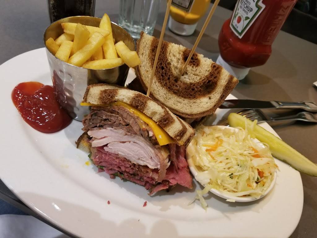 The Pickle Barrel | restaurant | 6508 Yonge St, North York, ON M2M 3X4, Canada | 4162264444 OR +1 416-226-4444