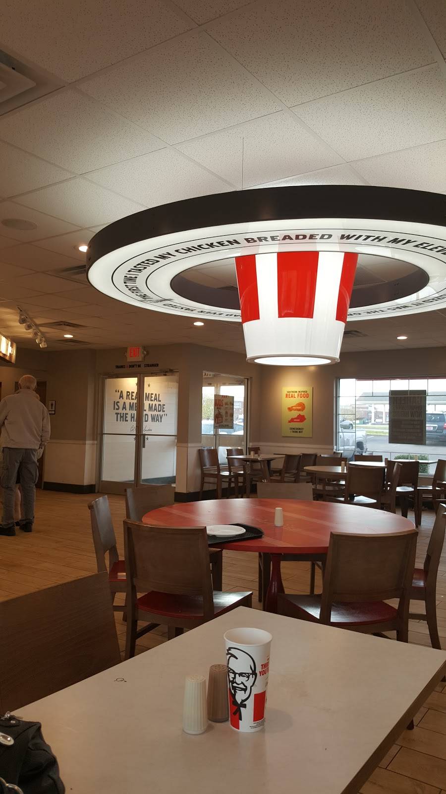KFC | restaurant | 195 Boone Station Rd, Shelbyville, KY 40065, USA | 5026336048 OR +1 502-633-6048