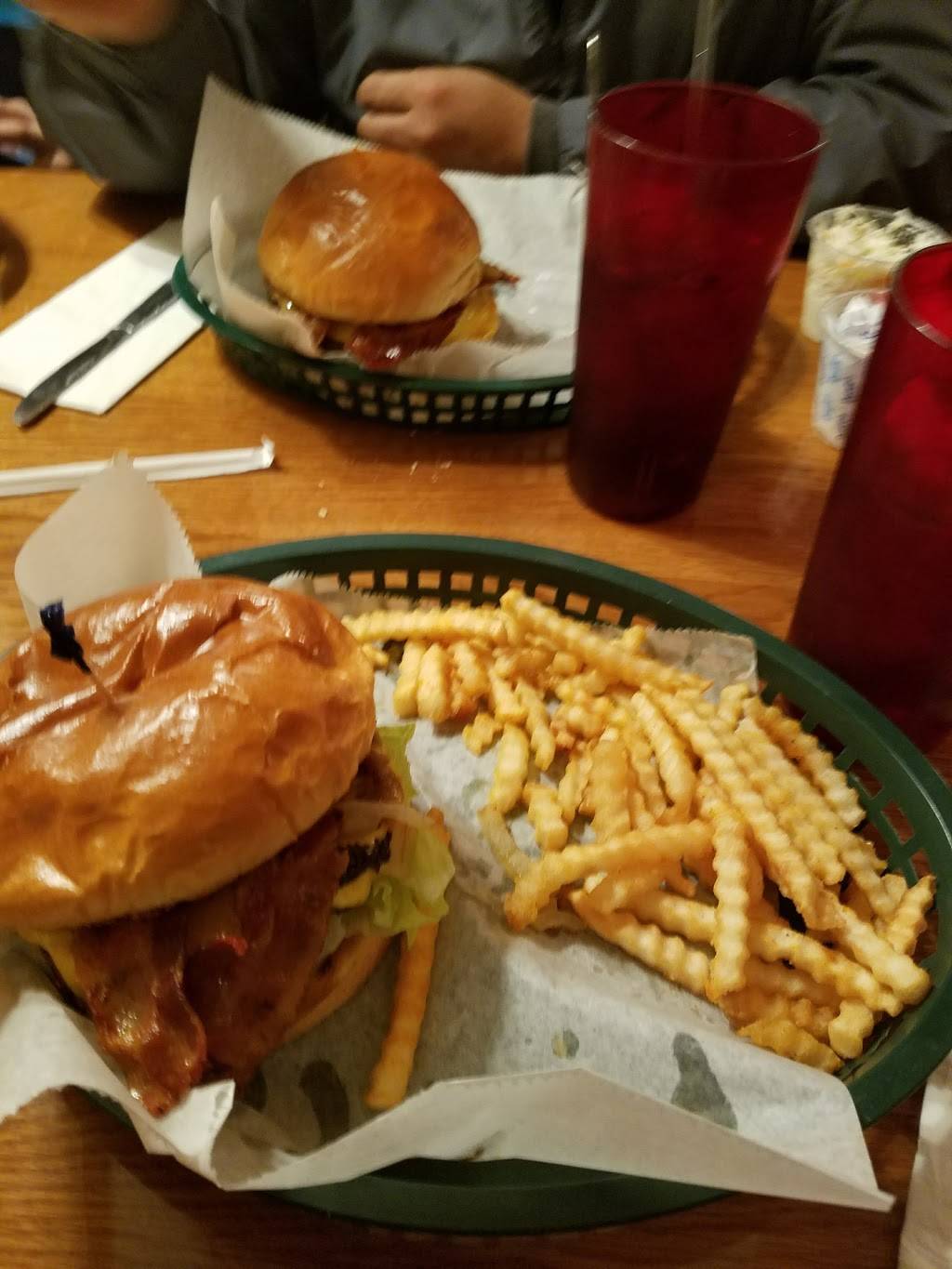 Mazos Hamburgers | restaurant | 3146 S 27th St, Milwaukee, WI 53215, USA | 4146712118 OR +1 414-671-2118