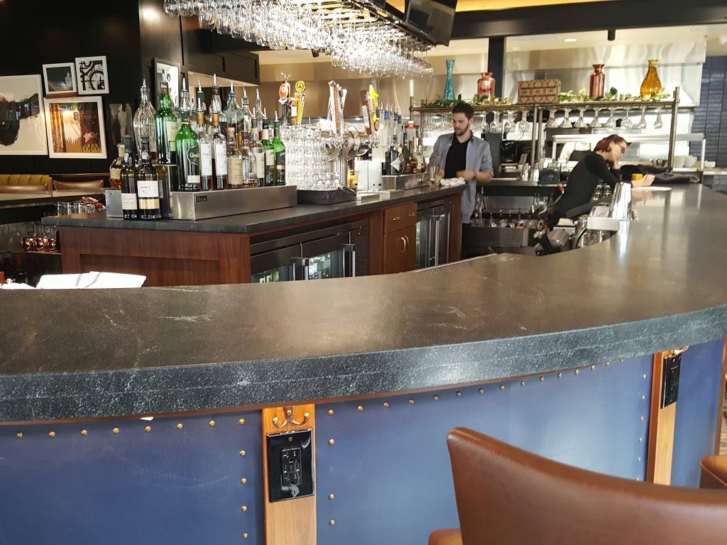 Burtons Grill & Bar | restaurant | 21434 Epicerie Plaza, Sterling, VA 20164, USA | 5716655700 OR +1 571-665-5700