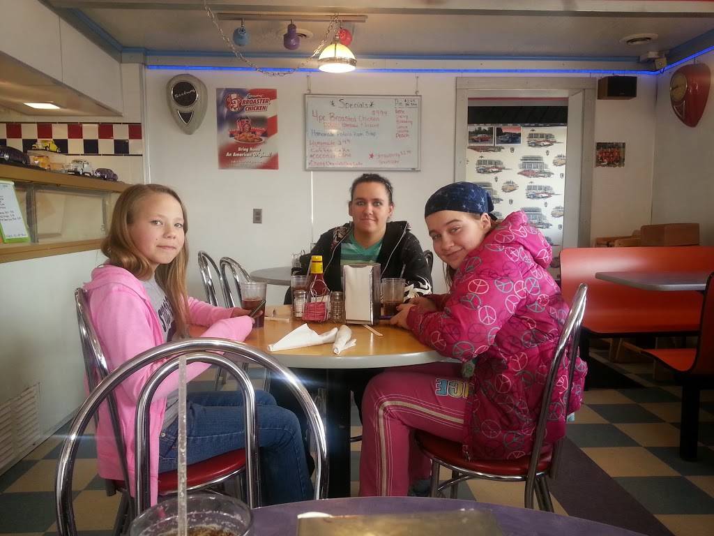 Double Deuce Diner | restaurant | 555 W Main St, Stockbridge, MI 49285, USA | 5178517666 OR +1 517-851-7666