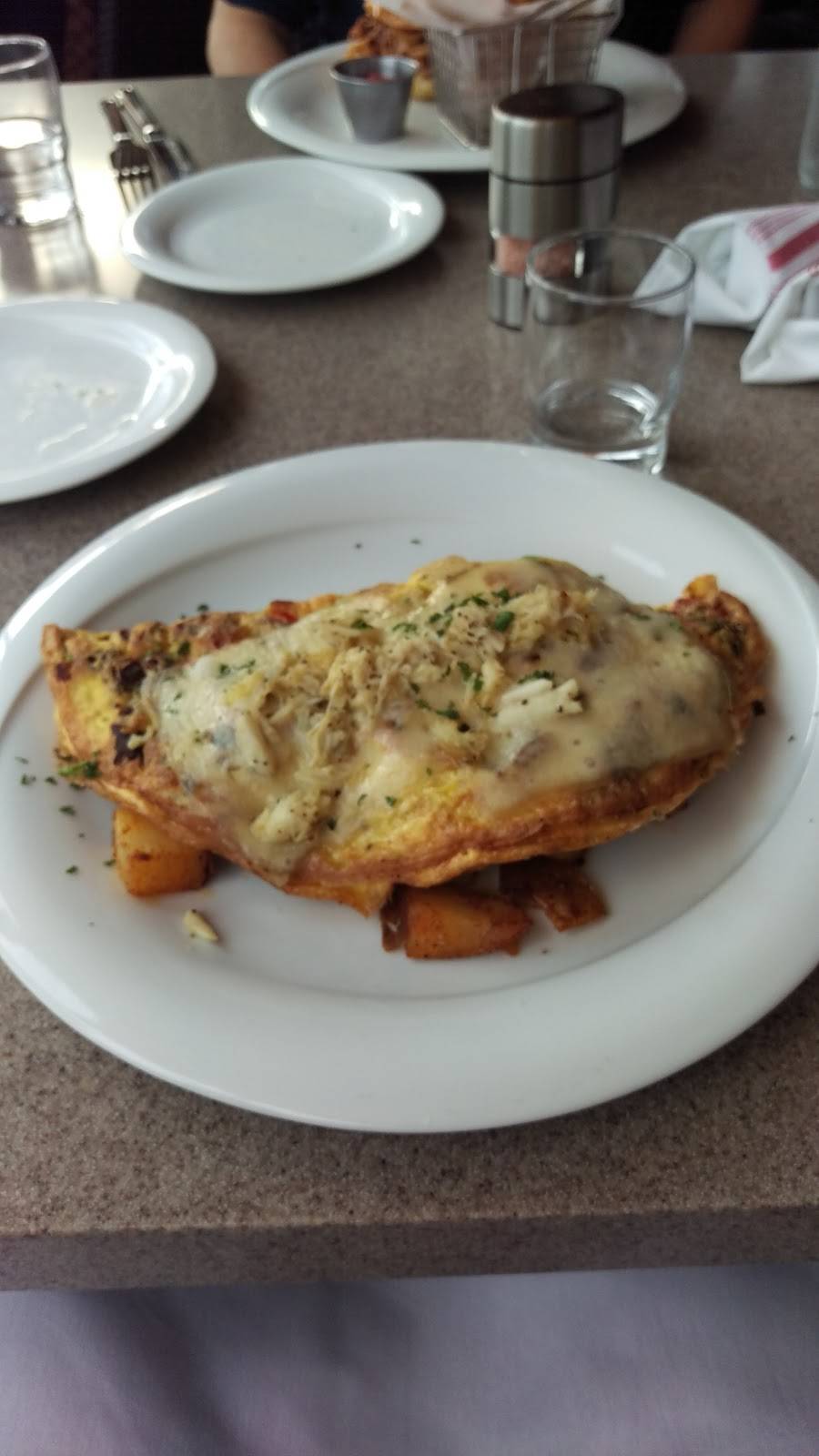 Bar Louie - One Loudoun | night club | 20586 Easthampton Plaza, Ashburn, VA 20147, USA | 5714652335 OR +1 571-465-2335