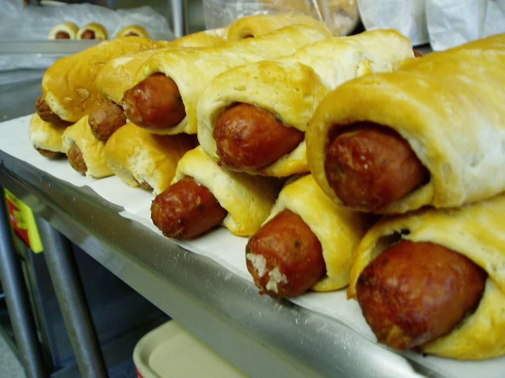 Moms Donut Shop | bakery | 718 N Grand Ave, Gainesville, TX 76240, USA | 9406651863 OR +1 940-665-1863