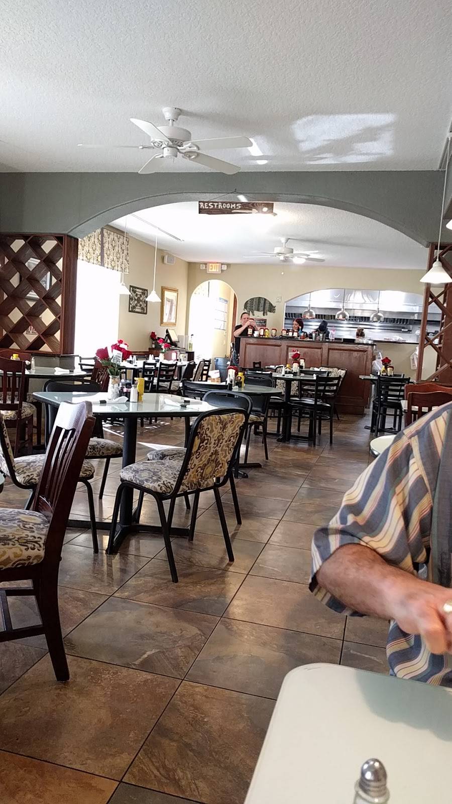 Main St Diner | restaurant | 505 W Main St, Tavares, FL 32778, USA | 3522534663 OR +1 352-253-4663