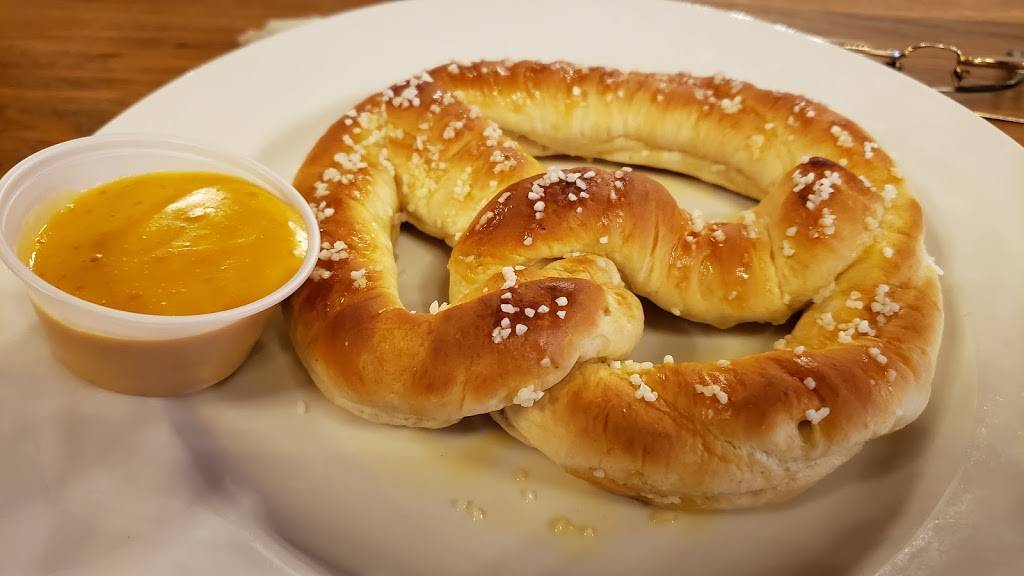 Rhine Haus Bier Hall | restaurant | 40 N Phelps St, Youngstown, OH 44503, USA | 2342548418 OR +1 234-254-8418