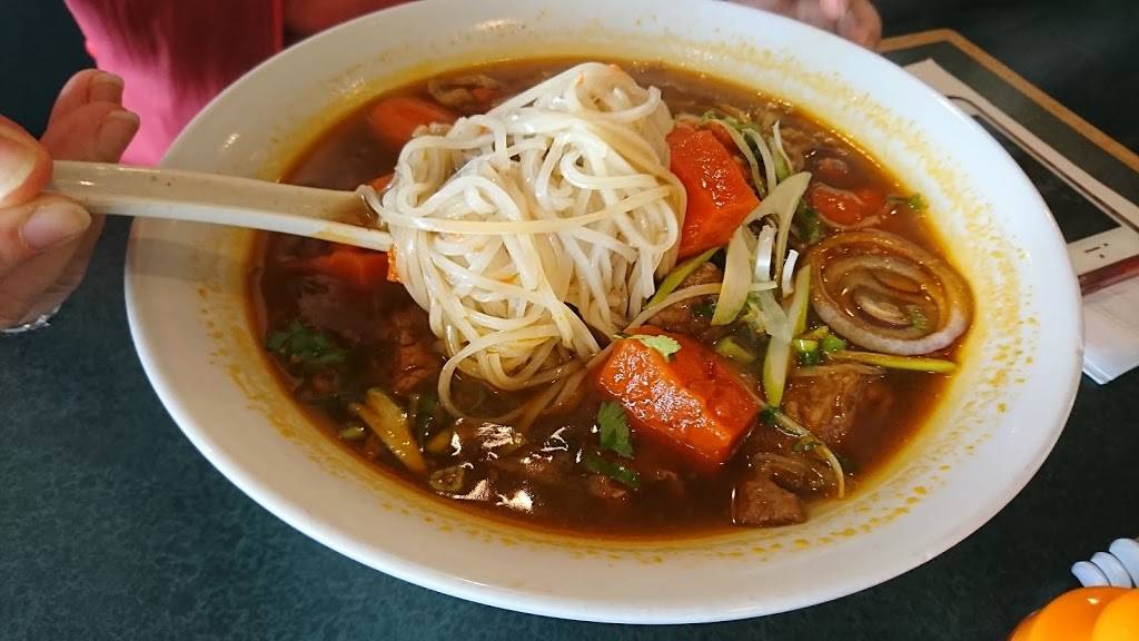 Pho Mango | restaurant | 1550 Huron Church Rd, Windsor, ON N9C 3Z3, Canada | 5192589888 OR +1 519-258-9888