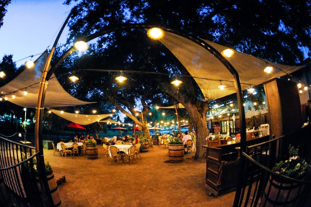 The Oaks at Lakeside | restaurant | 16817 Ventura Blvd, Encino, CA 91436, USA | 7472174002 OR +1 747-217-4002