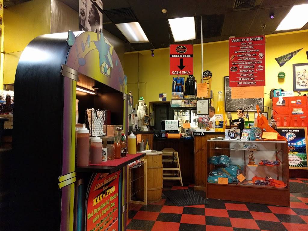 Woodys | restaurant | 915 Main St, Hartford, CT 06103, USA | 8602785499 OR +1 860-278-5499