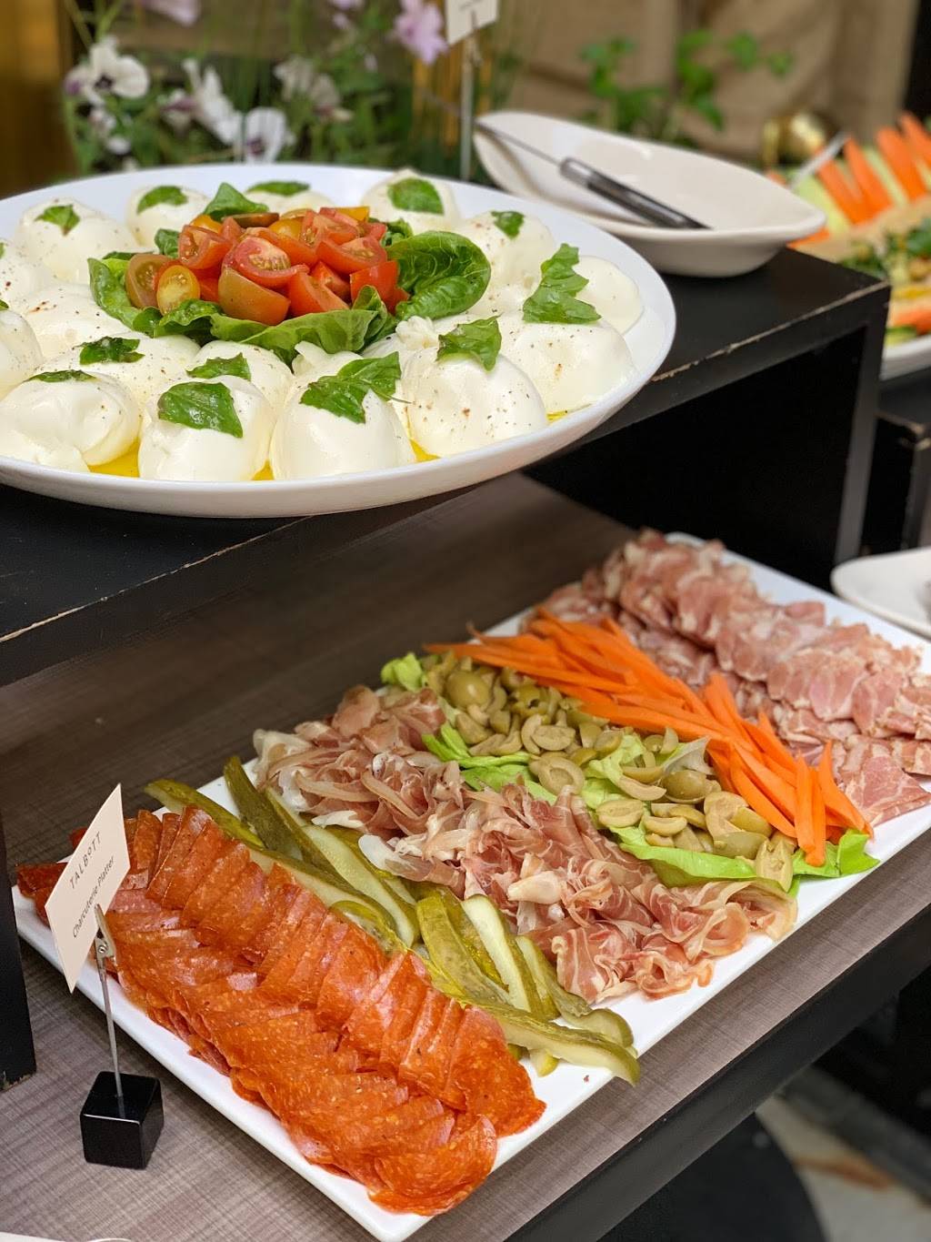 20 East | restaurant | 20 E Delaware Pl, Chicago, IL 60611, USA | 3123973633 OR +1 312-397-3633