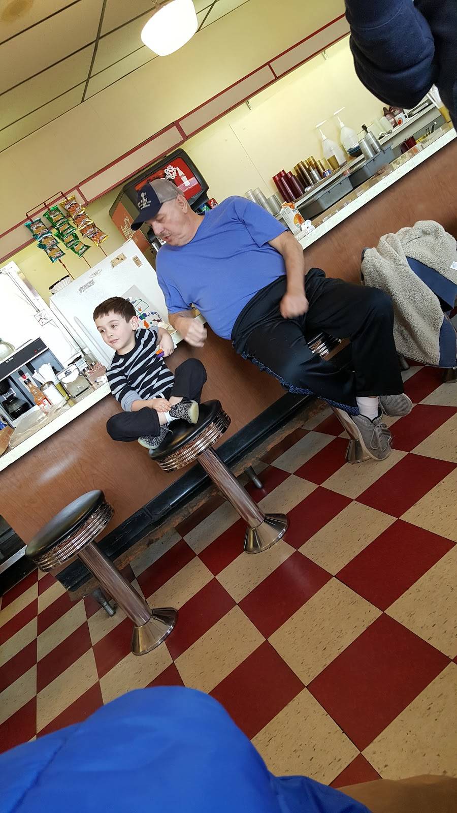 Fiddles Restaurant | restaurant | 101 Bridge St, Brownsville, PA 15417, USA | 7247852020 OR +1 724-785-2020