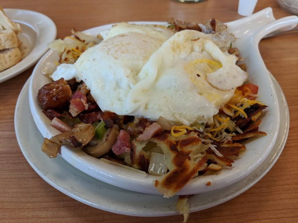 Lucas Coney Island | restaurant | 26631 Van Dyke Ave, Center Line, MI 48015, USA | 5864274000 OR +1 586-427-4000