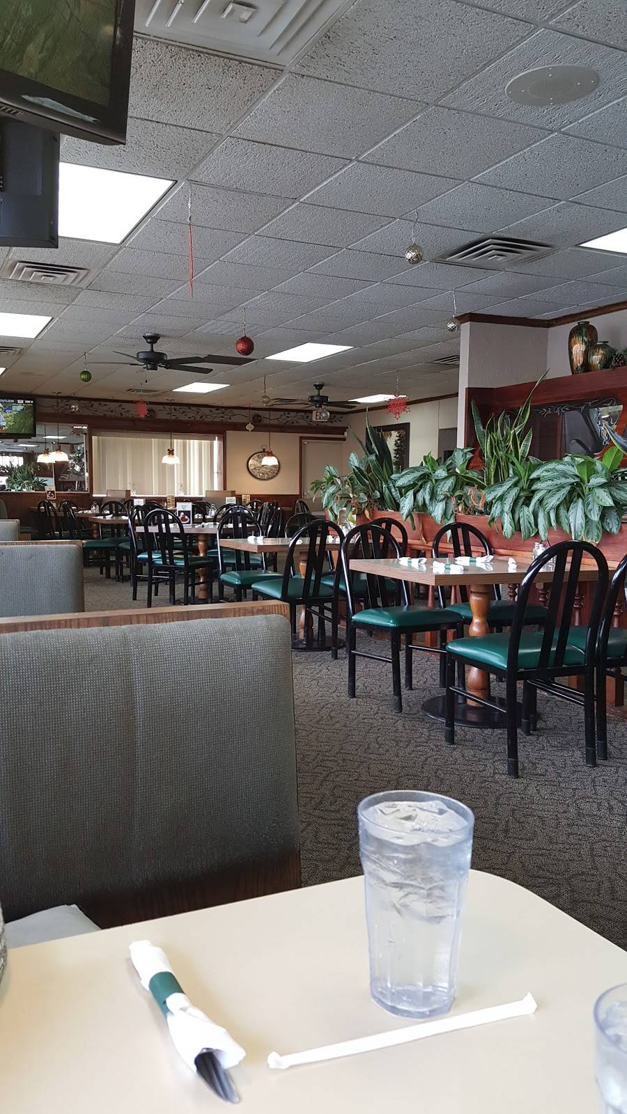 Variety Restaurant | restaurant | 2843 Lincoln Way E, Massillon, OH 44646, USA | 3308327305 OR +1 330-832-7305