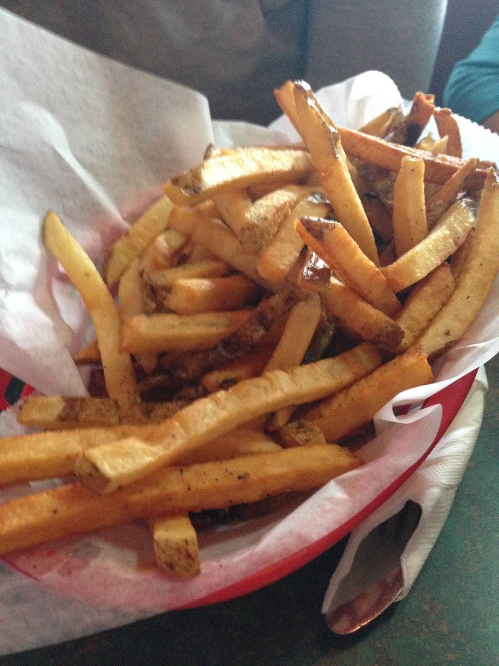 Windmill Tavern | restaurant | 400 Hollister St, Stratford, CT 06615, USA | 2033786886 OR +1 203-378-6886