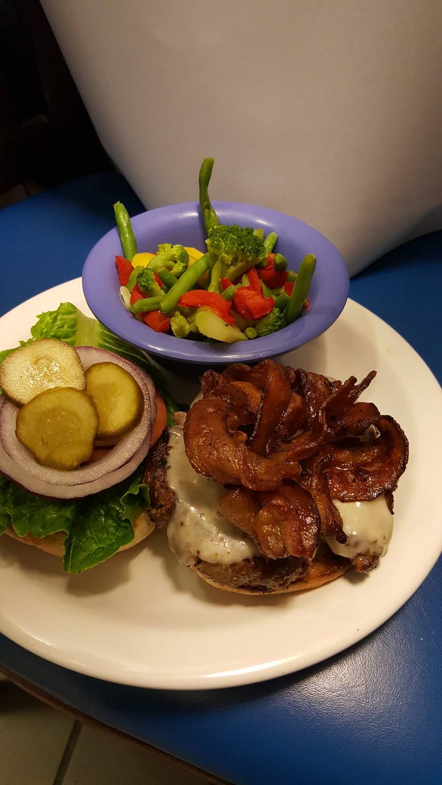 Barefoot Bar and Grill | restaurant | 8201 S Tamiami Trail, Sarasota, FL 34238, USA | 9419247676 OR +1 941-924-7676