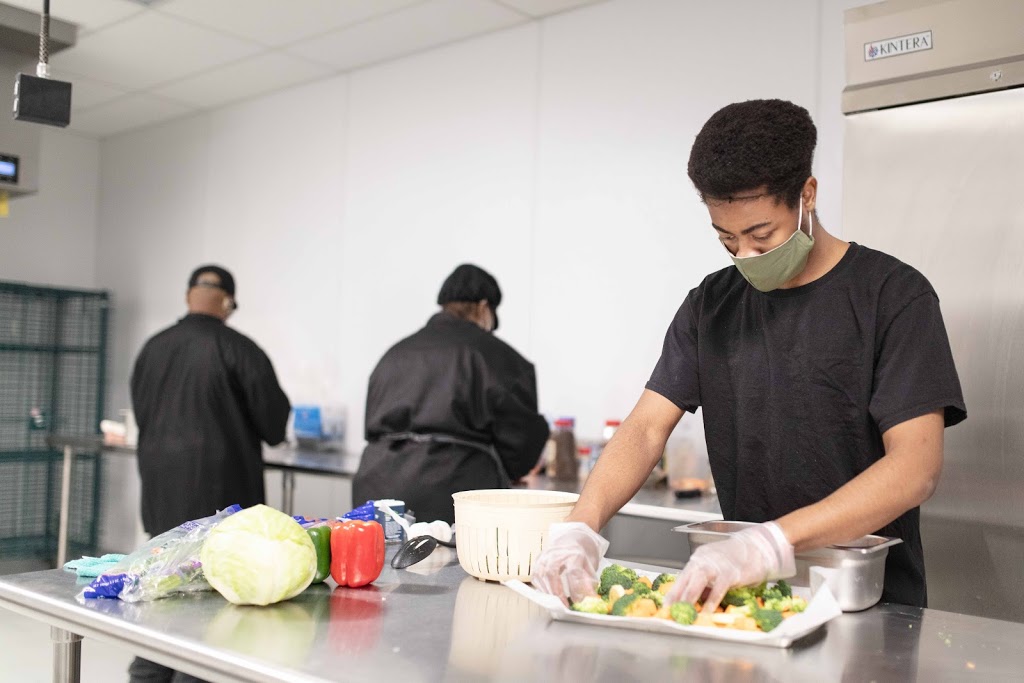 Cocoa Chili Restaurant & Catering | restaurant | 135 N Kedzie Ave, Chicago, IL 60612, USA | 3127253170 OR +1 312-725-3170