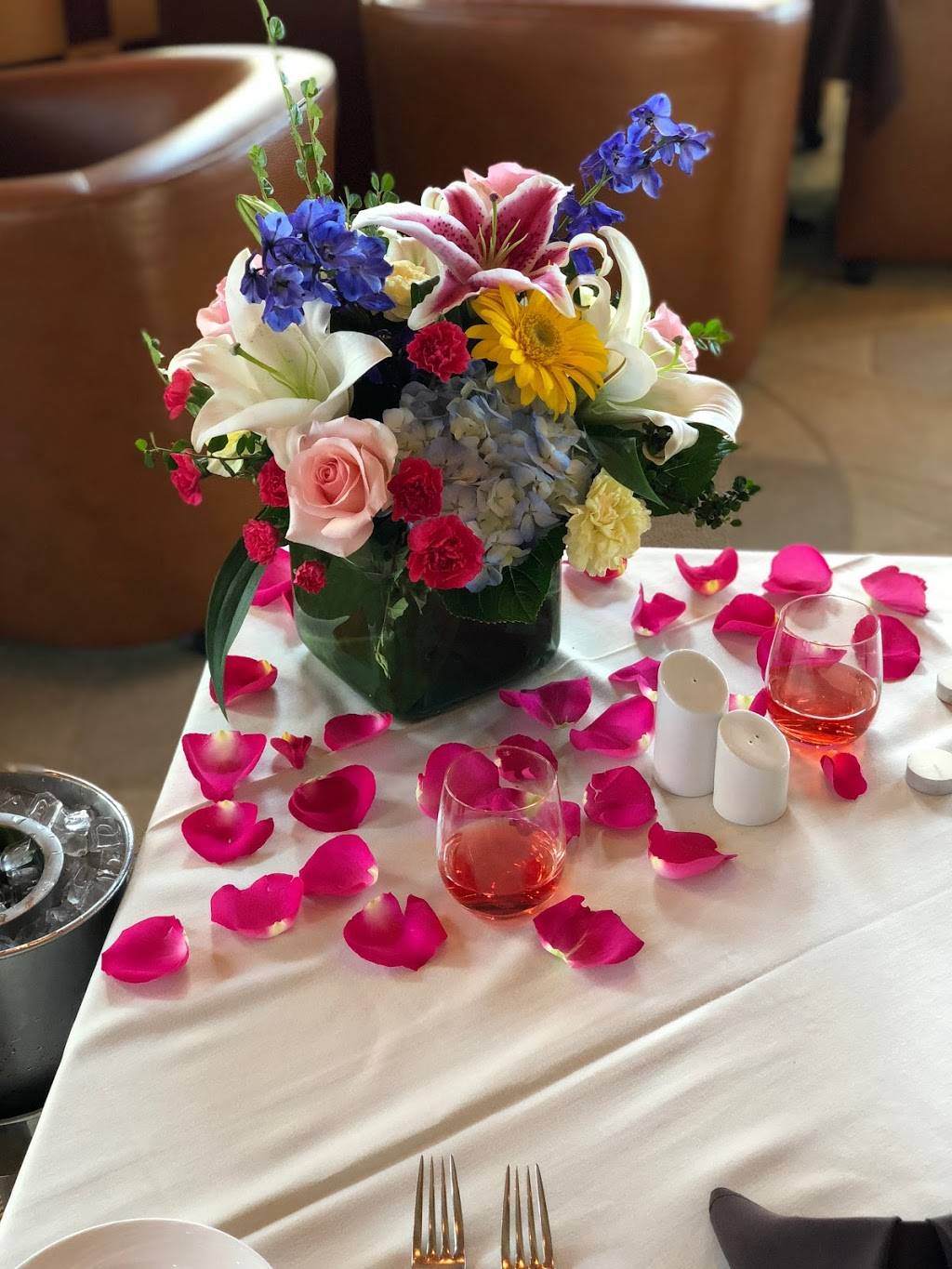 Eddie Merlots Prime Aged Beef & Seafood | night club | 201 Bridewell Dr, Burr Ridge, IL 60527, USA | 6304682098 OR +1 630-468-2098