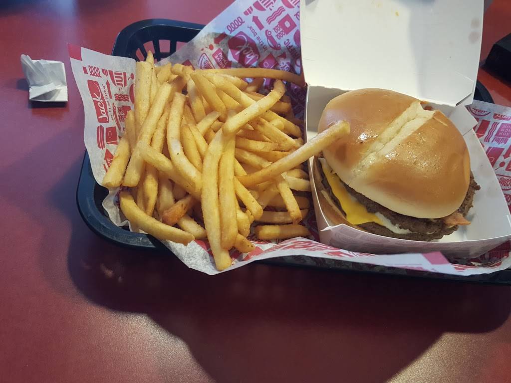 Jack in the Box | restaurant | 2221 Panama Ln, Bakersfield, CA 93307, USA | 6613972076 OR +1 661-397-2076