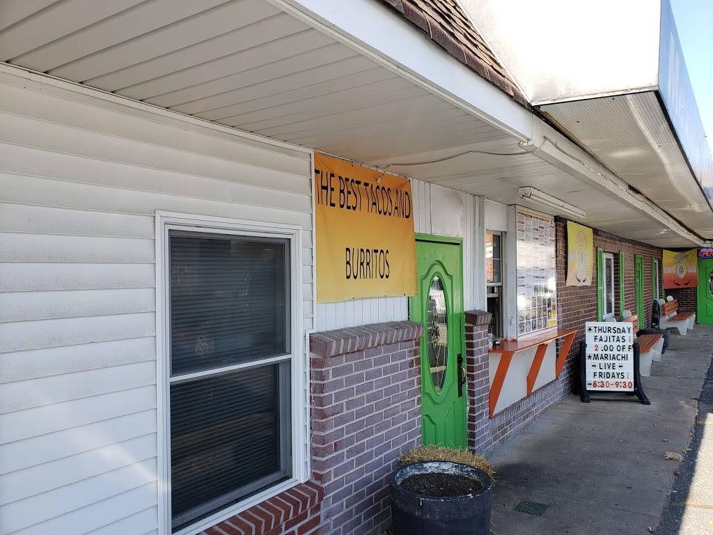 Famous Rivera Grill | restaurant | 7313 Lancaster Pike, Hockessin, DE 19707, USA | 3026357361 OR +1 302-635-7361