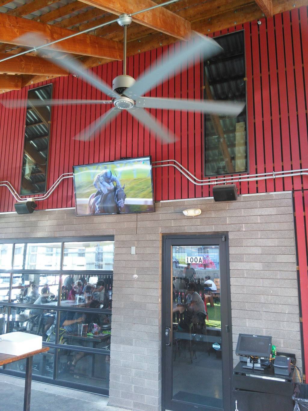 Toss Pizzeria & Pub | restaurant | 2901 S 1st St #102, Austin, TX 78704, USA | 5129531718 OR +1 512-953-1718