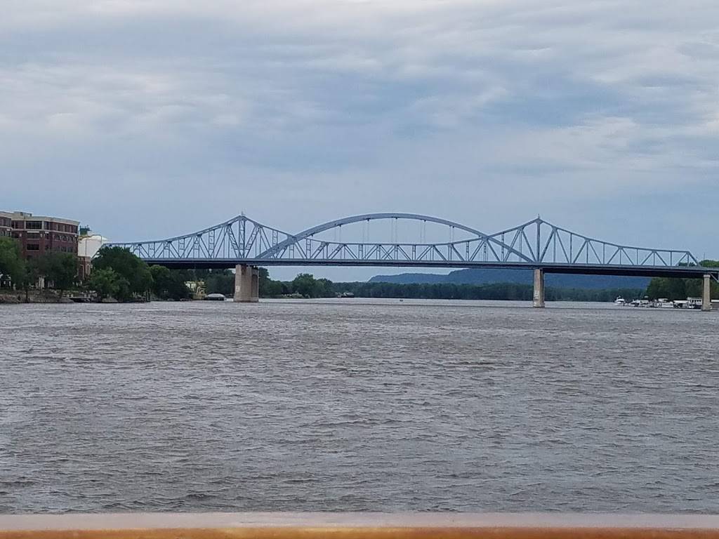 La Crosse Queen Cruises | restaurant | 405 E Veterans Memorial Dr, La Crosse, WI 54601, USA | 6087848523 OR +1 608-784-8523