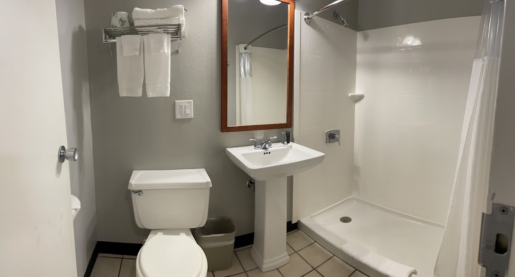 Carolina Pine Inn | restaurant | 175 Persimmon Dr, Pinebluff, NC 28373, USA | 9109691080 OR +1 910-969-1080